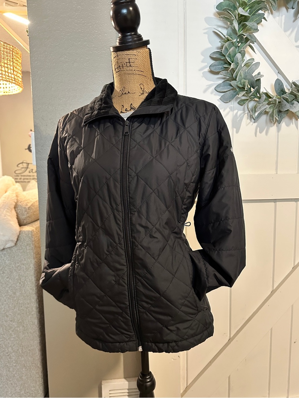 Columbia Women's Black Quilted Zip-Up jacket. Sz.L.